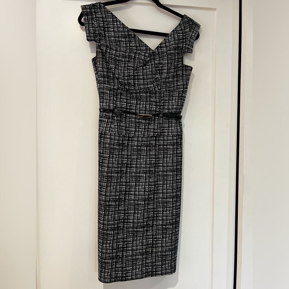Black/white sz 4 Adrianna Papell mid length dress with belt, great condition.